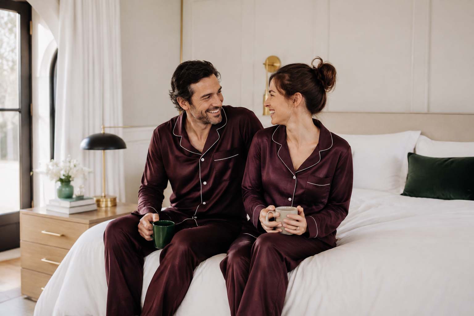 ako vydržať dlhšie v posteli – prirodzený dospelý lifestyle záber podporujúci tému článku